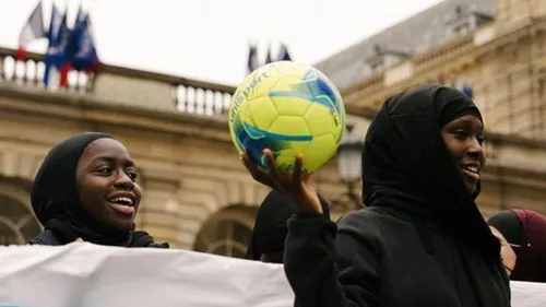 Des experts de l'ONU critiquent l'interdiction du hijab dans le...