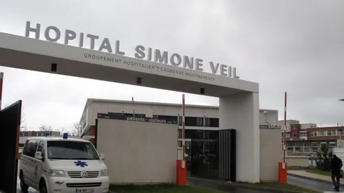 "Sans couverture pendant 44 heures" : après le décès de sa mère...