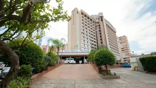 Bloqués dans un hôtel insalubre en Italie, des Français lancent un...