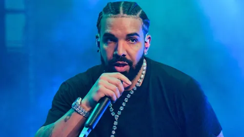 Drake annonce une tournée internationale avec nostalgie