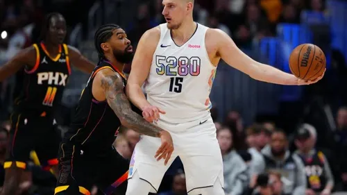 Nikola Jokic entre dans la légende NBA avec un triple-double...