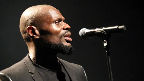 Kery James dévoile son rap en acoustique lors d'un concert unique