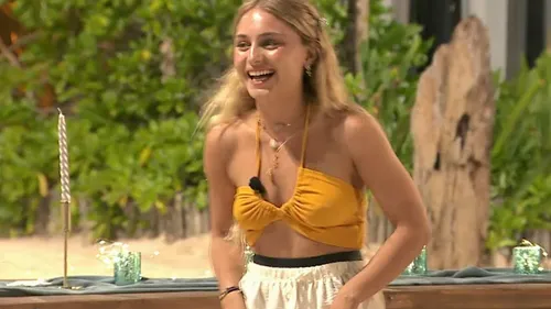 L'Île de la tentation : Lidia scandalise les internautes avec son...