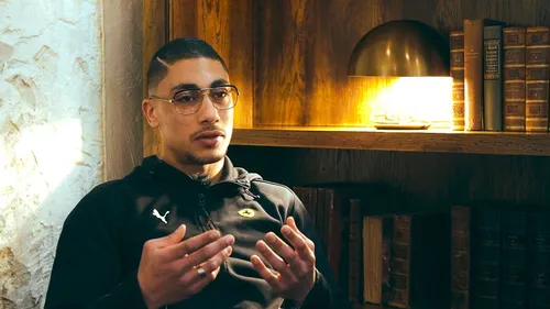 Soutien massif pour Maes avec #FreeMaes suite à son emprisonnement...