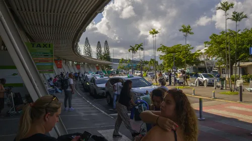 "Une zone de guerre" : des témoins en Martinique décrivent...