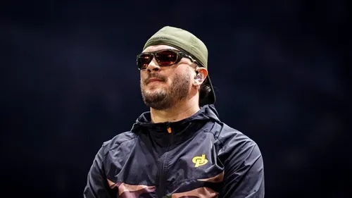 Jul enflamme le Stade de France et établit un nouveau record...