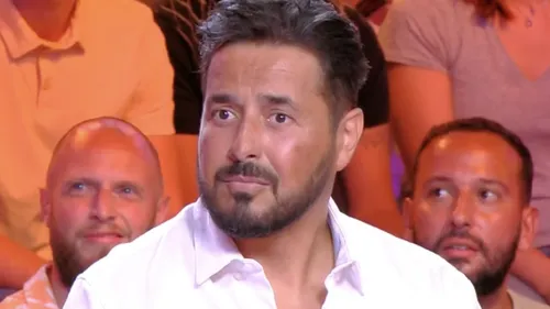 Moundir révèle son salaire, fait face au racisme en ligne, et...