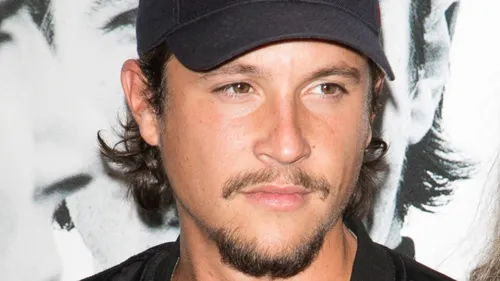 Nekfeu et son univers musical à découvrir sur OCS avec 'Les Étoiles...