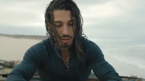 PNL : N.O.S parle de notre dépendance aux réseaux et au téléphone