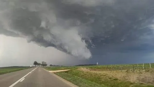 Orages dévastateurs en France : scènes de chaos sous grêle et...