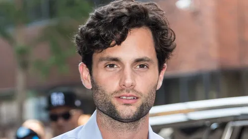 Penn Badgley a failli mourir plusieurs fois, il se confie... 