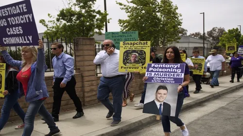 Le fentanyl : la drogue la plus meurtrière en Amérique, et le...