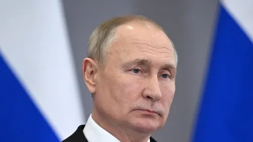 Poutine modifie une loi pour permettre à des détenus d'intégrer...