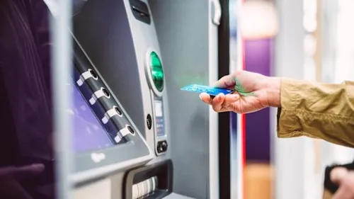 Qu’est-ce que le shimming ? Cette technique de vol d’argent qui...