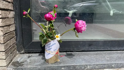 Deux jumelles se suicident simultanément devant leurs enfants