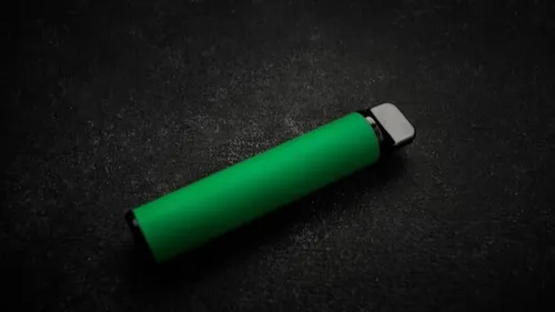 UK : interdiction des vapes jetables et révélations qui...