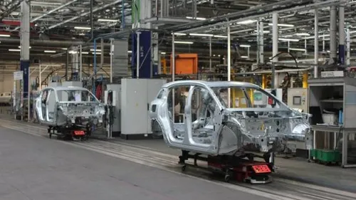 5 personnes mises en examen pour le vol de 73 voitures en usine