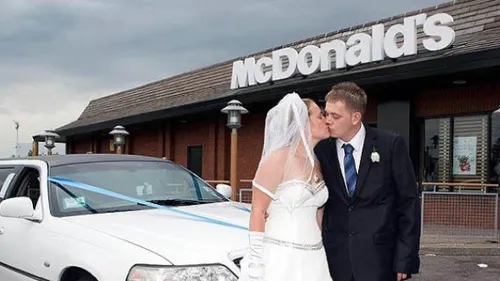 Dites "oui" à McDonald's : un forfait mariage surprenant pour les...