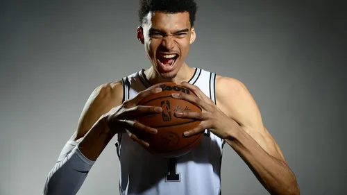 Victor Wembanyama élu Rookie de l'année à l'unanimité !