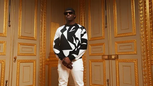 Héritage de Werenoi : Tensions et report de procès pour son...