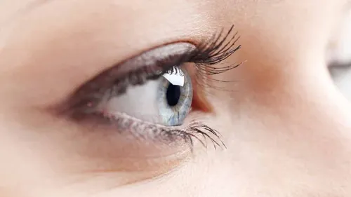 Un expert explique pourquoi votre œil tremble.