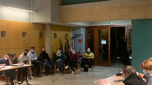 la fermeture de l'école de Neuville débattue par les élus virois