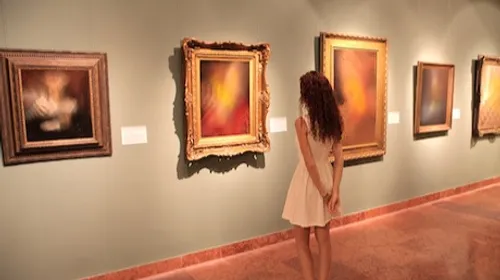 EXPOSITION DERRIÈRE LA PORTE A BAYEUX