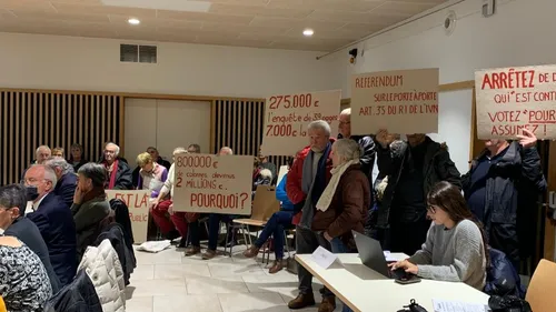 le collectif "porte à porte" met la pression sur l'Intercom de la...