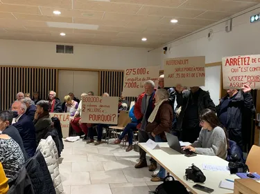 le collectif "porte à porte" met la pression sur l'Intercom de la...