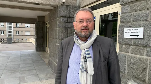 Marc Andreu-Sabater démissionne de ses mandats de maire de Vire...