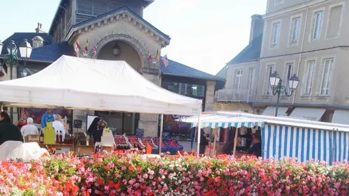 LE MARCHÉ DU TERROIR ET DE L'ARTISANAT NORMAND REPREND SES...
