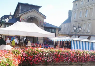 LE MARCHÉ DU TERROIR ET DE L'ARTISANAT NORMAND REPREND SES...