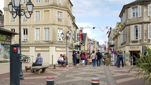 BAYEUX : LA PÉRIODE DE PIÉTONISATION DE LA RUE SAINT-JEAN VA ÊTRE...