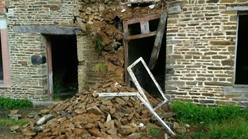 Une route coupée entre Condé et Pontécoulant