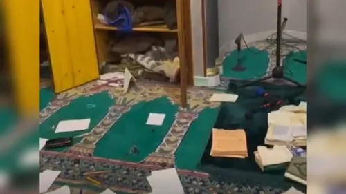 Colère et solidarité après la profanation de la mosquée du...