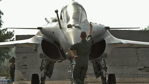 Crise au Niger : la France dément avoir demandé le survol de...