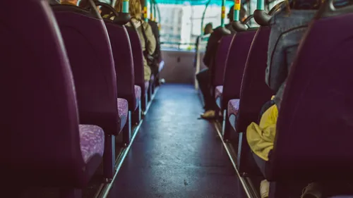 Un chauffeur de car scolaire licencié pour avoir déposé des enfants...