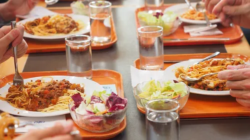 CROUS : le repas à 1 euro pour tous les étudiants adopté en...