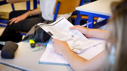 Yonne : une professeure suspendue pour avoir observé une minute de...