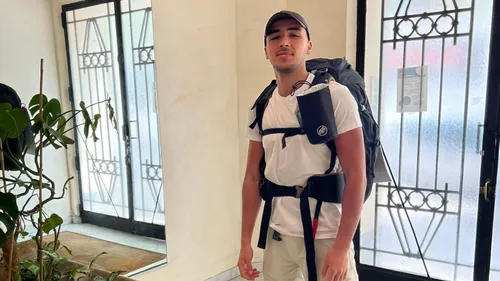 Un jeune franco-algérien décide de rallier Paris à Alger à pied en...