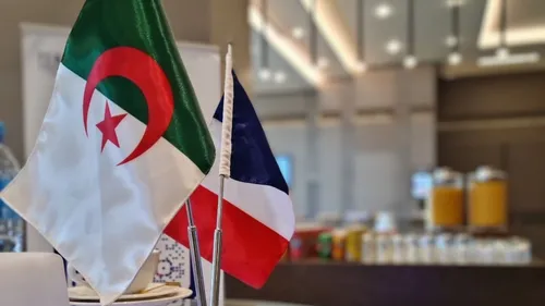 La réduction des effectifs consulaires français en Algérie accentue...