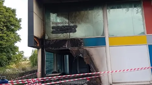 Haine et flammes s’attaquent à la maison Danièle Djamila...