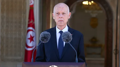Kaïs Saïed dénonce les "ingérences étrangères" et défend la...
