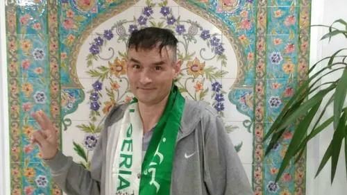 Laurent Thevenard, un amoureux de l’Algérie, se tatoue le drapeau...