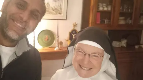 Mounir Jouad, un chauffeur de taxi nantais, emmène gratuitement une...