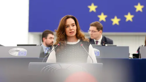 L’Algérie porte plainte contre l’eurodéputée Sarah Knafo pour...