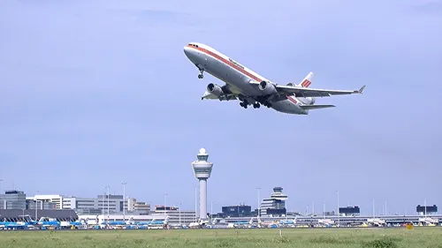 Grève des contrôleurs aériens : une "mobilisation record" ce jeudi...