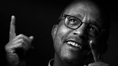 Yasmina Khadra reçoit le prix Pepe Carvalho 2025 pour l’ensemble de...