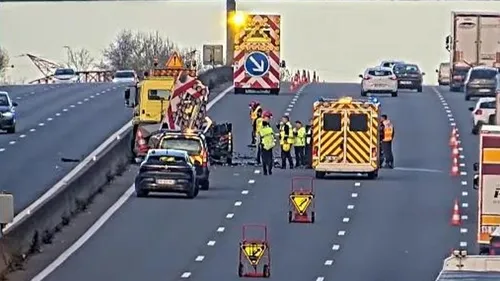Un véhicule d'intervention percuté sur l'A10