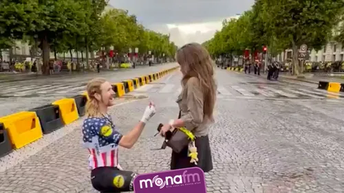 Quinn Simmons demande sa compagne en mariage sur les Champs-Élysées